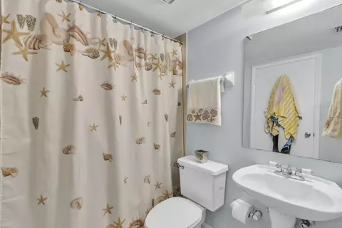 Bath - 111 Maplecrest Cir, Jupiter, FL 33458 photo 3 of 4