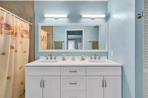 Bath - 111 Maplecrest Cir, Jupiter, FL 33458 photo 1 of 4