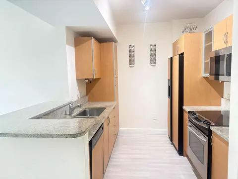 2775 NE 187th St #325, Miami, FL 33180