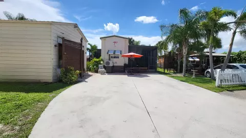 Exterior - 70 Turtle Cv, Okeechobee, FL 34974 photo 2 of 17