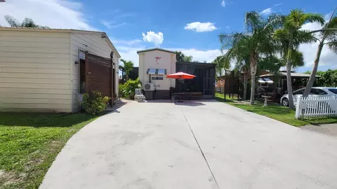 Exterior - 70 Turtle Cv, Okeechobee, FL 34974 photo 2 of 16