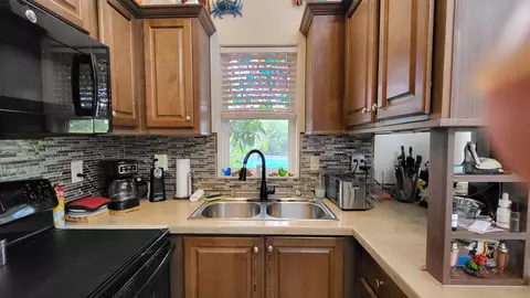 Kitchen - 70 Turtle Cv, Okeechobee, FL 34974 photo 2 of 4