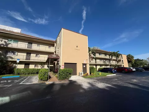 7960 NW 50th St #202, Lauderhill, FL 33351