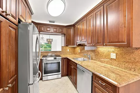 8829 Bella Vista Dr #282, Boca Raton, FL 33433