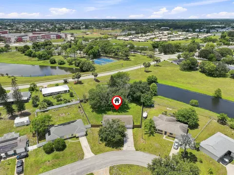 484 SW Eastport Cir, Port Saint Lucie, FL 34953