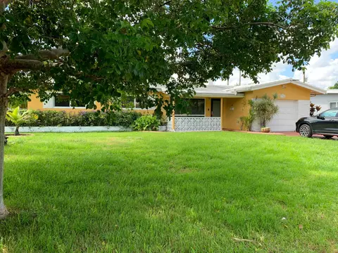 6760 SW 11th St, Pembroke Pines, FL 33023