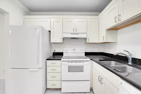 200 Waterway Dr S #105, Lantana, FL 33462