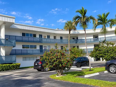 200 Waterway Dr S #105, Lantana, FL 33462