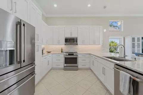9841 Casa Mar Dr, Lake Worth, FL 33467