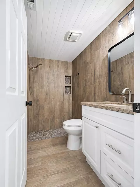 Bath - 1228 Chippewa St, Jupiter, FL 33458 photo 1 of 2