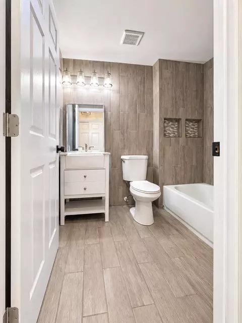 Bath - 1228 Chippewa St, Jupiter, FL 33458 photo 2 of 2