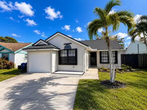 Exterior - 1228 Chippewa St, Jupiter, FL 33458 photo 2 of 5