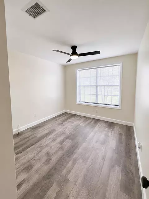 Bedroom - 1228 Chippewa St, Jupiter, FL 33458 photo 2 of 3