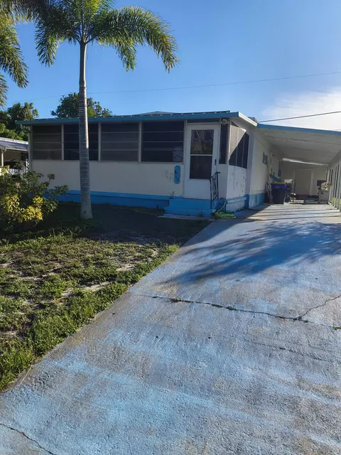 8294 SE Sandy Ln, Hobe Sound, FL 33455