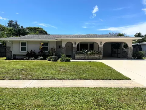 330 NE Solida Dr, Port Saint Lucie, FL 34983