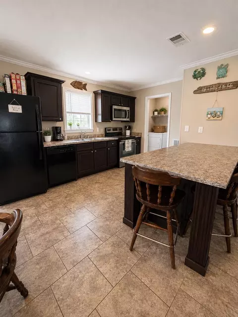 Kitchen - 1059 Orange Loop, Okeechobee, FL 34974 photo 2 of 2