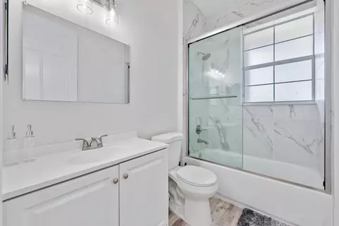 Bath - 4225 E Main St, Jupiter, FL 33458 photo 3 of 4
