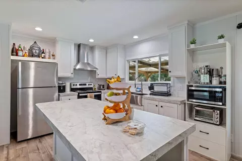 Kitchen - 22382 NW 286th St, Okeechobee, FL 34972 photo 2 of 3