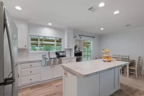 Kitchen - 22382 NW 286th St, Okeechobee, FL 34972 photo 1 of 3