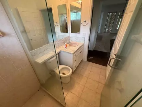 Bath - 18554 SE Old Trail Dr E, Jupiter, FL 33478 photo 2 of 6