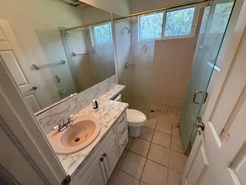 Bath - 18554 SE Old Trail Dr E, Jupiter, FL 33478 photo 3 of 6