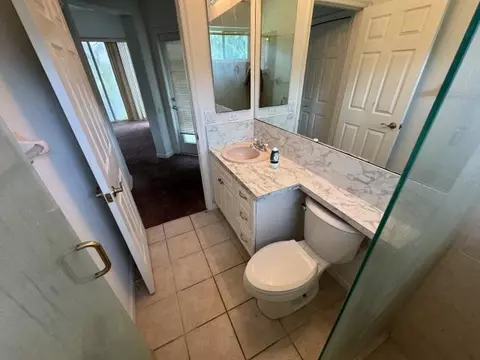 Bath - 18554 SE Old Trail Dr E, Jupiter, FL 33478 photo 4 of 6