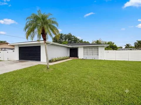 1194 SE Clifton Ln, Port Saint Lucie, FL 34983