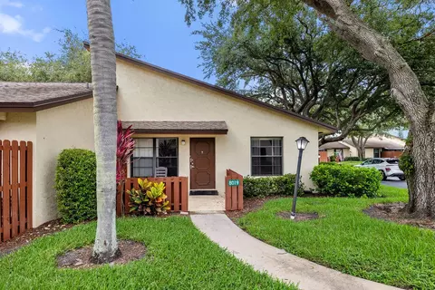 8019 SE Villa Cir, Hobe Sound, FL 33455