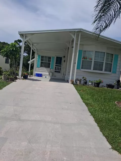8 Novedades, Port Saint Lucie, FL 34952