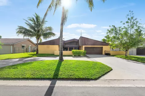 168 Meadowlark Dr, Royal Palm Beach, FL 33411