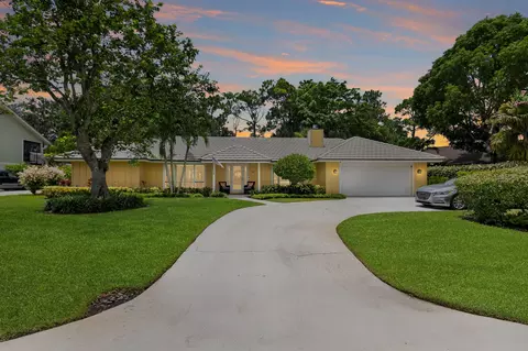 26 Cambria Rd W, Palm Beach Gardens, FL 33418