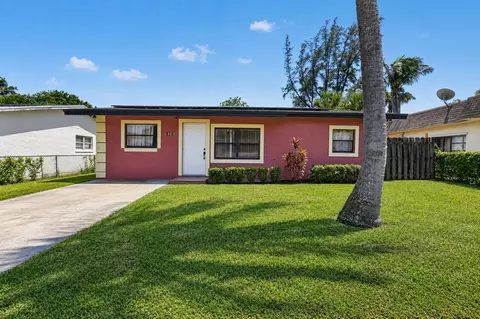 816 SW 3rd Ct, Delray Beach, FL 33444