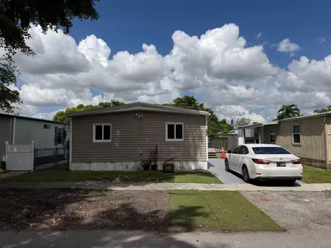 650 NW 214th Ave, Pembroke Pines, FL 33029