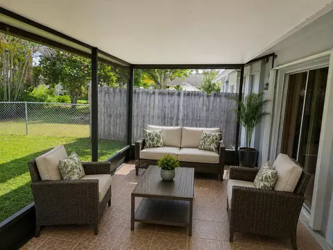 Exterior - 276 SE Norfolk Blvd, Stuart, FL 34997 photo 2 of 5