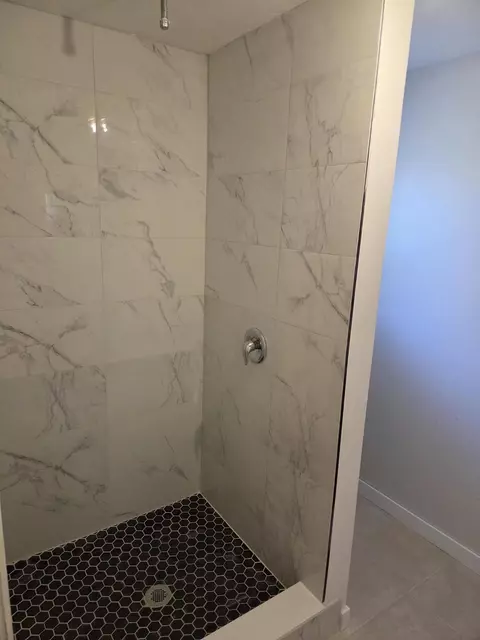 Bath - 276 SE Norfolk Blvd, Stuart, FL 34997 photo 3 of 4