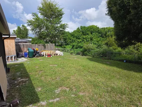 Exterior - 276 SE Norfolk Blvd, Stuart, FL 34997 photo 5 of 5