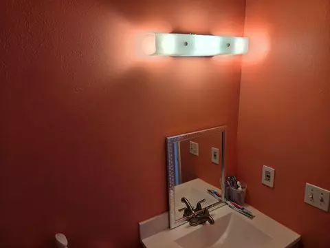 Bath - 276 SE Norfolk Blvd, Stuart, FL 34997 photo 2 of 4