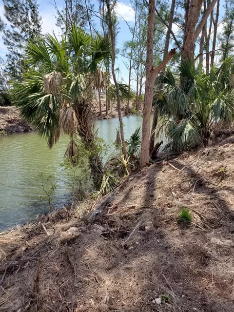 3905 NE 9th Ave, Cape Coral, FL 33909