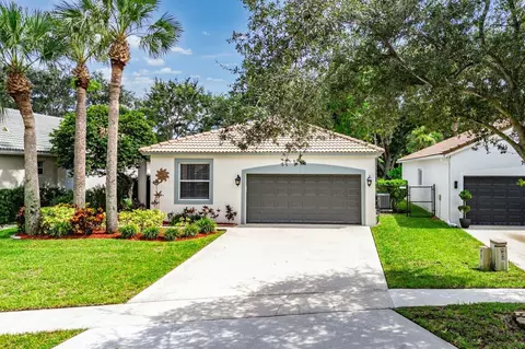 196 Seminole Lakes Dr, Royal Palm Beach, FL 33411