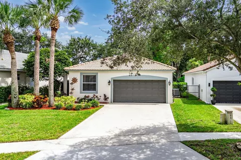 196 Seminole Lakes Dr, Royal Palm Beach, FL 33411