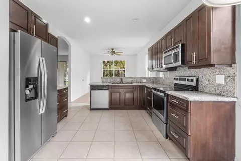 196 Seminole Lakes Dr, Royal Palm Beach, FL 33411