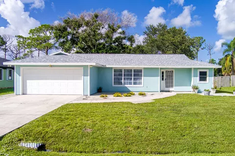 662 SEssex Dr, Port Saint Lucie, FL 34984