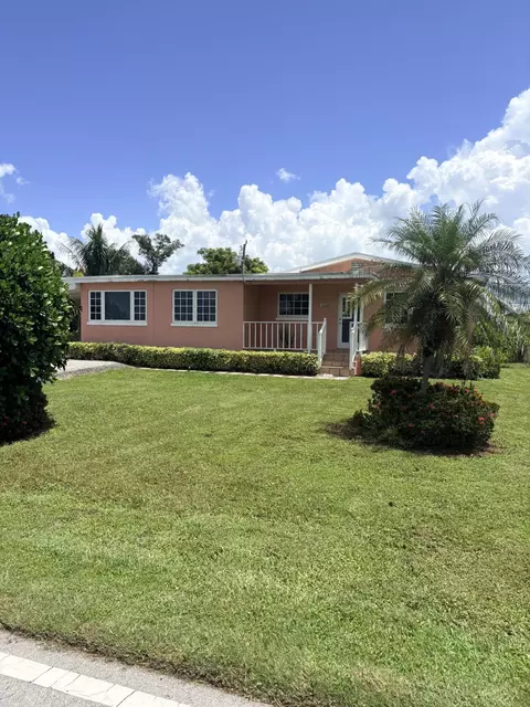 1117 NE 23rd St, Belle Glade, FL 33430