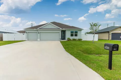 1912 SW Fanfare St, Port Saint Lucie, FL 34987