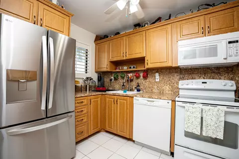 Kitchen - 5355 SE Miles Grant Rd #114, Stuart, FL 34997 photo 3 of 6