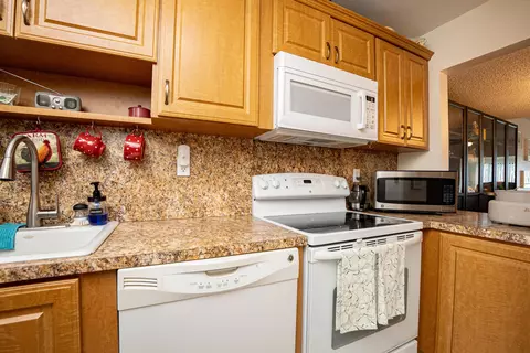 Kitchen - 5355 SE Miles Grant Rd #114, Stuart, FL 34997 photo 5 of 6