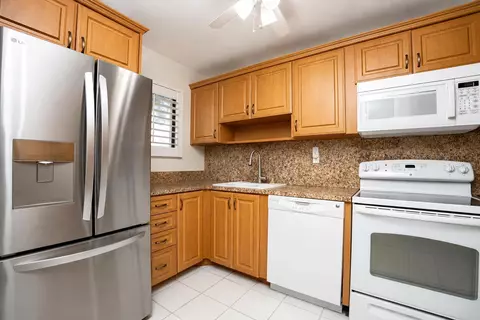 Kitchen - 5355 SE Miles Grant Rd #114, Stuart, FL 34997 photo 4 of 6