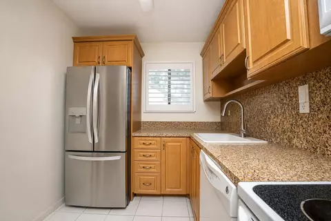 Kitchen - 5355 SE Miles Grant Rd #114, Stuart, FL 34997 photo 2 of 6