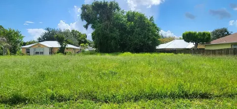 8247 Sandpine Cir, Port St Lucie, FL 34952