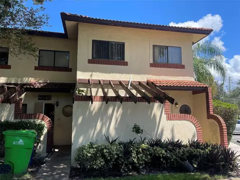 8843 Springtree Lakes Dr, Sunrise, FL 33351